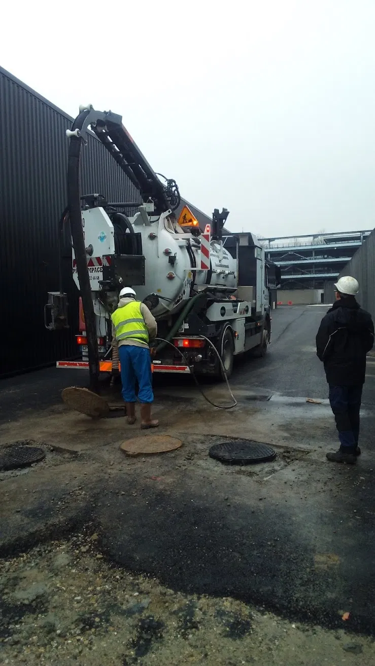 Camion hydrocureur chantier industriel RIA