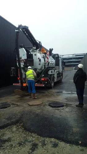 Camion hydrocureur chantier industriel RIA